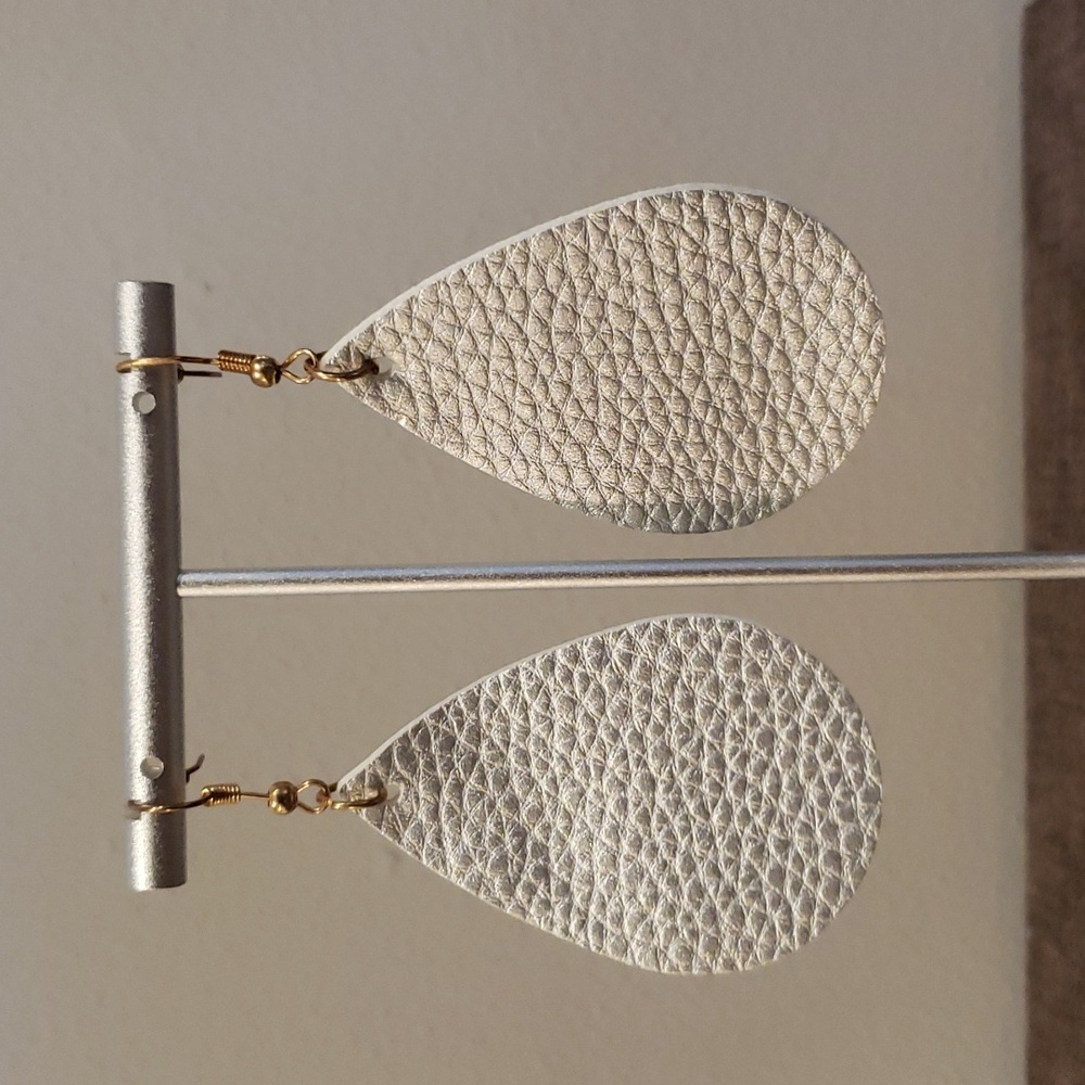 60. 3 Felt Dangle Earrings - Picture 6 of 11